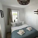 Dom wakacyjny House House *